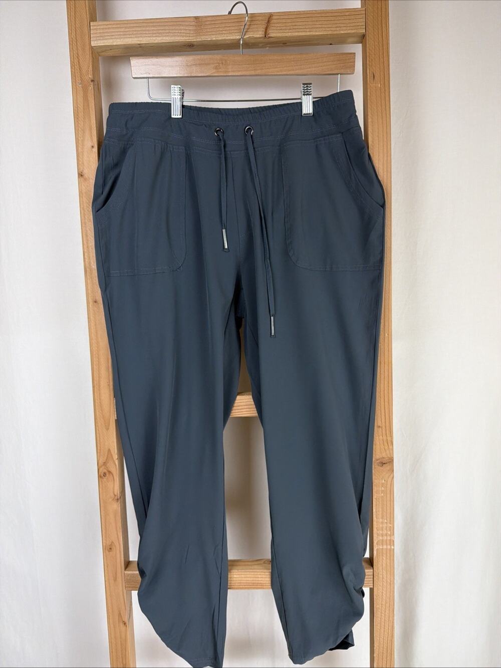 NWT XCVI Wearables Dark Gray Active Style Cropped Pants LARGE #0777